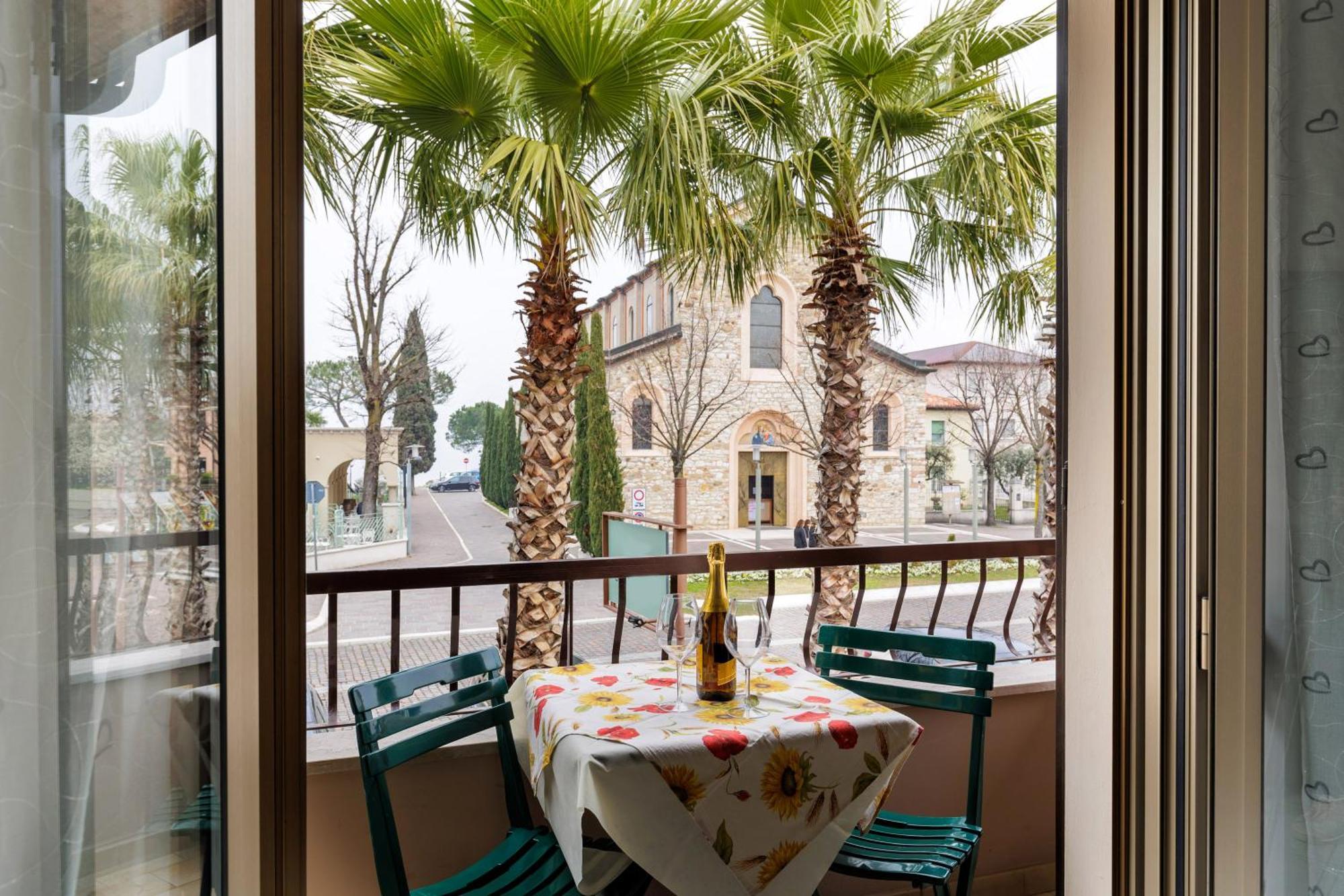 Sorridi Al Lago Sirmione Bagian luar foto