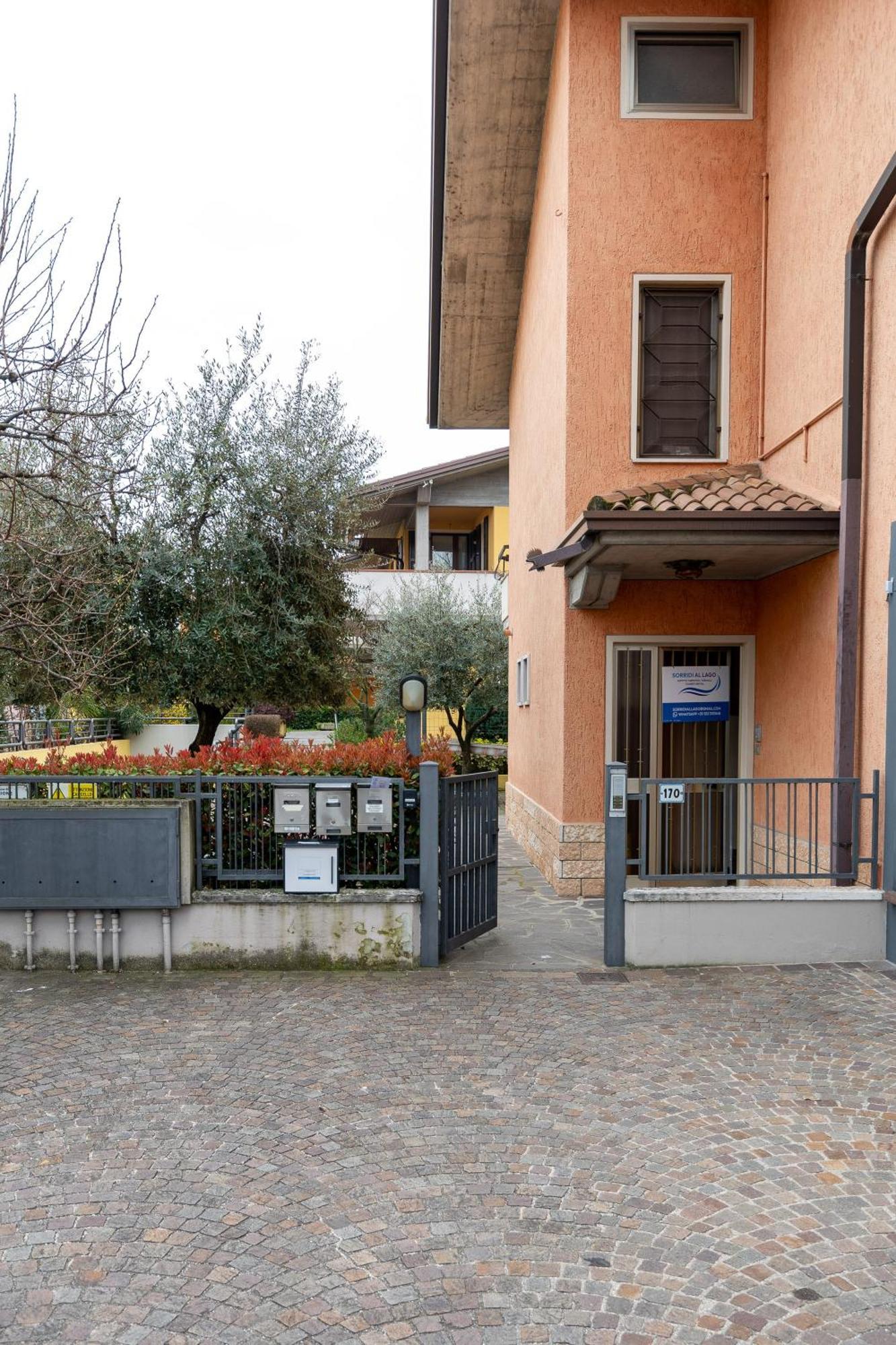 Sorridi Al Lago Sirmione Bagian luar foto